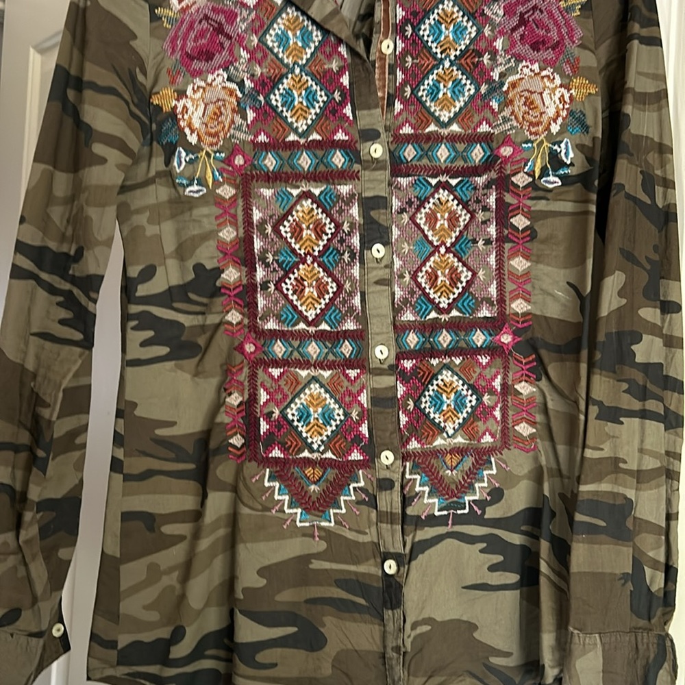 Cute camouflage JohnnyWas workshop button down, great condition